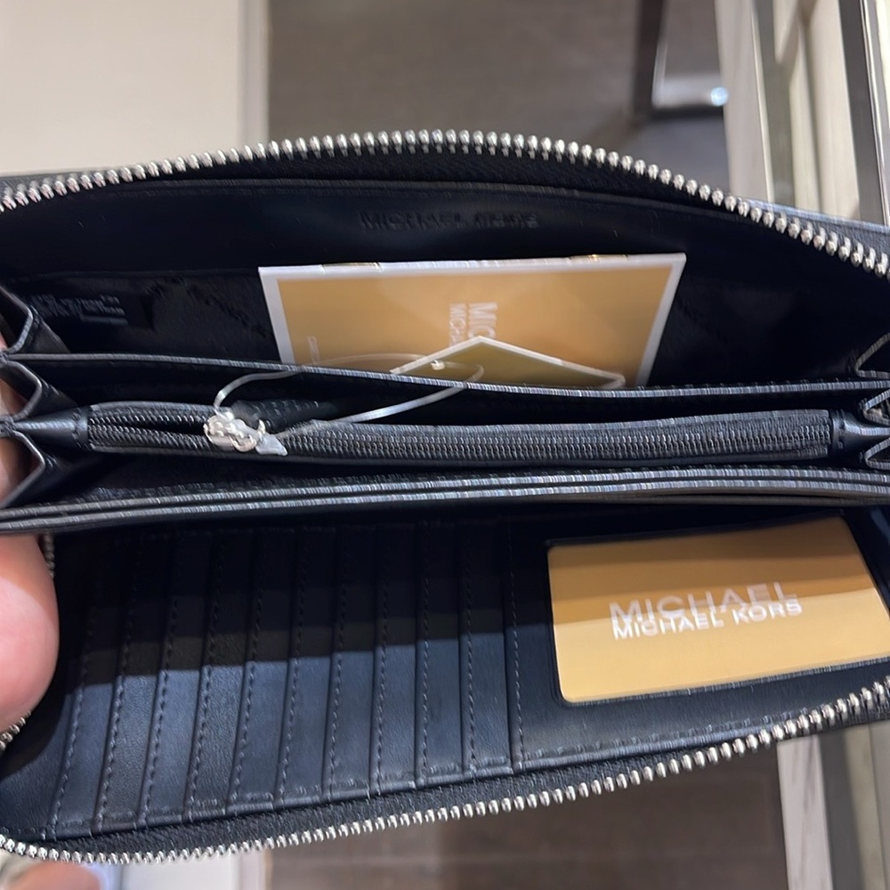 Michael Kors Jet Set Travel Large Signature Logo and Metallic Continental Wallet - Picture 11 of 16